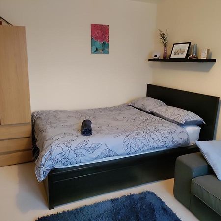 Double Room In A Top Floor Shared Apartment Нортхемптон Экстерьер фото