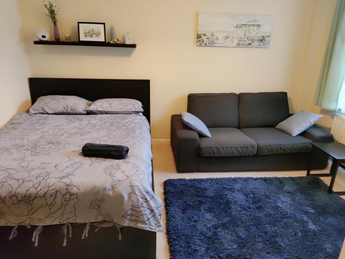 Double Room In A Top Floor Shared Apartment Нортхемптон Экстерьер фото